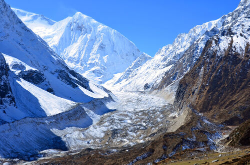 17-dsc-1638-der-syacha-gletscher-mit-dem-manaslu-nord-6994m-von-unserem-weg-nach-dharamshala