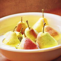 Washing Pears von George Robinson