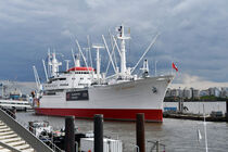 Der Frachter "Cap San Diego" im Hamburger Hafen by Ulrich Senff