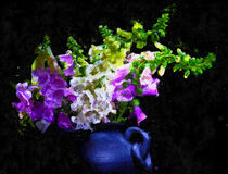 Blumenstrauß Fingerhut in Blumenvase. Stillleben gemalt. von havelmomente