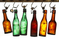 Hängende Flaschen von Stephan Zaun