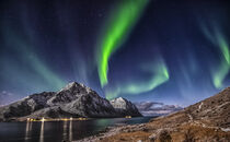Aurora polaris on sky in Lofoten islands von Stein Liland
