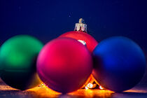 Weihnachtskugeln by Michael Naegele