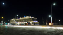 Hafen bei Nacht by urbanek-b