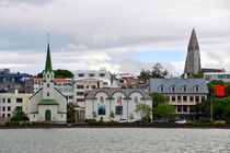 Reykjavik, Blick auf Frikirkja und Hallgrimskirkja by Ulrich Senff