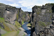 Der Canyon Fjadrargljufur im Süden von Island by Ulrich Senff