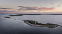 Coast and lighthouse Lange Erik in the north of the island of Öland in the east of Sweden from above during sunset von Bastian Linder