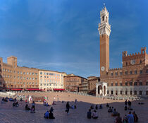 Siena: der Piazza del Campo mit dem Torre del Mangia by Berthold Werner