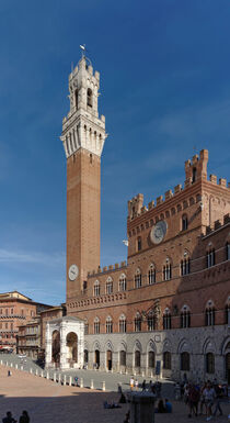 Siena: Der Palazzo Pubblico in Siena mit dem Torre del Mangia by Berthold Werner