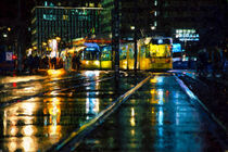 Straßenbahn in Berlin Mitte bei Nacht. Lichterspiegelungen vom Regen. Gemalt. by havelmomente