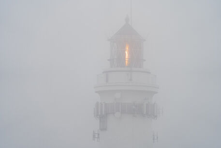 Leuchtturm-im-nebel