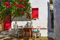 Tisch und Stühle vor Haus. Griechische Mediterranes Flair. Gemalt. by havelmomente