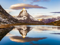 Matterhorn und der Riffelsee in der Schweiz von dieterich-fotografie