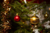 Two Christmas Baubles Hanging On The Christmas Tree von Jukka Heinovirta