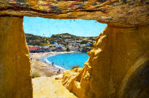 Blick aus Höhle auf das griechische Dorf Matala. Kreta. Gemalt. von havelmomente