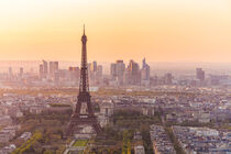 Eiffelturm und der Stadtteil La Defense in Paris by dieterich-fotografie