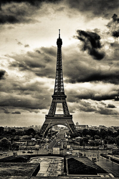 Clouds-over-the-eiffel-tower-3
