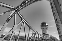 Steelbridge and Watertower in black and white von Claudia Schmidt