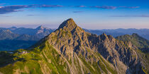 Sonnenaufgang, Fiderepasshütte und Hammerspitze von Walter G. Allgöwer