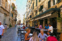 Altstadt von Korfu Stadt. Menschem im Cafe. Griechenland. by havelmomente