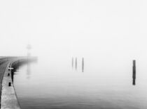 Hafenmole Travemünde im Nebel by image-eye-photography