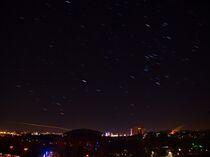Sternenhimmel über der Stadt by Edgar Schermaul