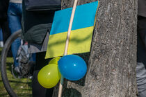 Luftballons in Ukraine Landesfarben von Christoph Hermann