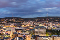 Skyline von Stuttgart in der Abenddämmerung by dieterich-fotografie