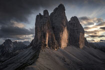 Three Peaks mountain summits in the Dolomite Alps in South Tyrol during sunset von Bastian Linder