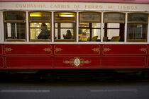 Tram in Baixa Lisbon Portugal von Jonathan Mitchell