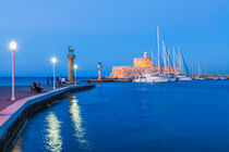 Mandraki-Hafen in Rhodos Stadt auf Rhodos in Griechenland by dieterich-fotografie