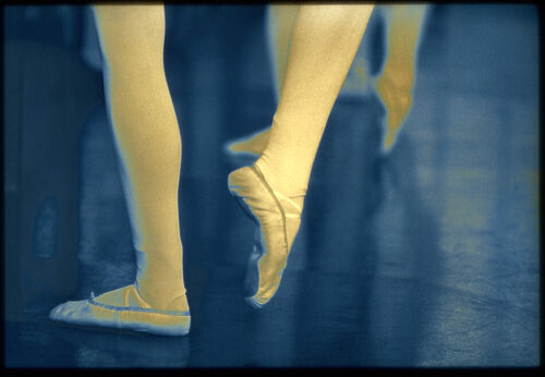 F-002-dot-33-e-toned-ballerinas-feet
