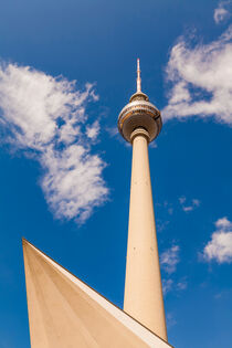 Fernsehturm am Alexanderplatz in Berlin by dieterich-fotografie