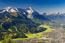 Panorama vom Wank auf das Wettersteingebirge mit Zugspitze von Walter G. Allgöwer