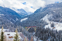 Rhätische Bahn auf dem Langwieser Viadukt in der Schweiz by dieterich-fotografie