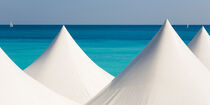 Zelte am Strand von Nizza in Frankreich by dieterich-fotografie