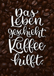 Das Leben geschieht. Kaffee hilft. by carolin-magunia