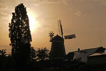Windmühle - Sonnenuntergang an der Aschwarden Mühle by babetts-bildergalerie