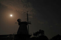 Windmühle - Sonnenuntergang am Galerieholländer Ekerner Mühle von babetts-bildergalerie