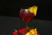 Himbeere Ananas Gin Cocktail by babetts-bildergalerie