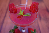 geeiste Erdbeeren mit Rum Cocktail by babetts-bildergalerie