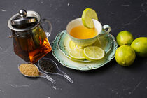 Schwarzer Tee mit Limette  von babetts-bildergalerie