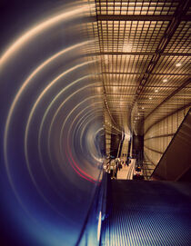 Rolltreppe Spiegelung im City Tunnel Leipzig von lichtbilder