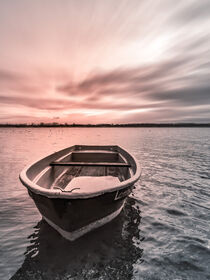 verlassenes Boot an der Schladitzer Bucht im Sonnenschein von lichtbilder