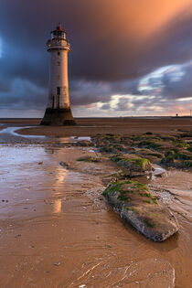Sonnenaufgang am New Brighton Lighthouse, England by Moritz Wicklein