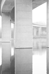 Brücke Monochrom  von Angelika Wiedemeyer