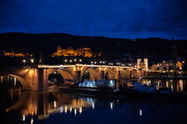 Nachtfoto Schloss Heidelberg mit Neckarbrücke von Gerhard Köhler