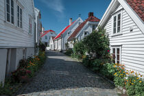 Old town Gamle Stavanger with white timber houses in Norway  von Bastian Linder