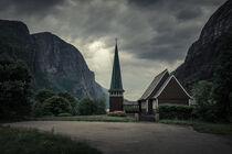 Church in Lysebotn surrounded by mountains in Norway  von Bastian Linder