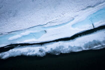Melting ice in a lake of Hardangervidda in Norway von Bastian Linder